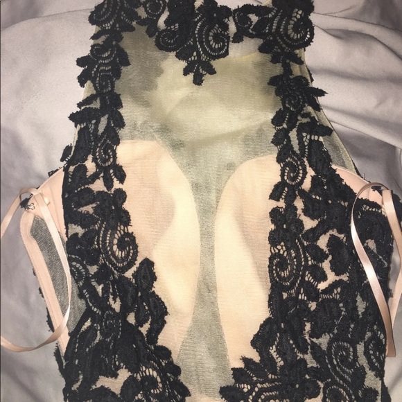 Lace dress - Picture 4 of 4